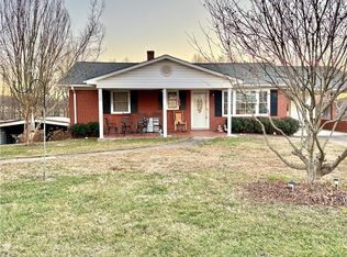 637 Pine Ridge Rd, Mount Airy, NC 27030