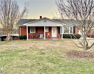 637 Pine Ridge Rd, Mount Airy, NC, 27030