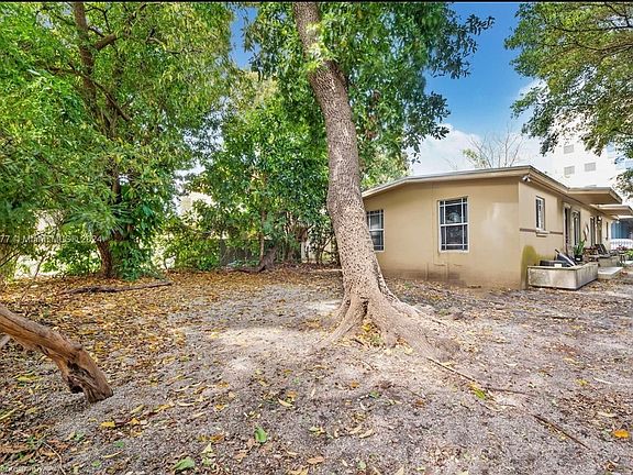2nd image of 3760 Day Ave #1