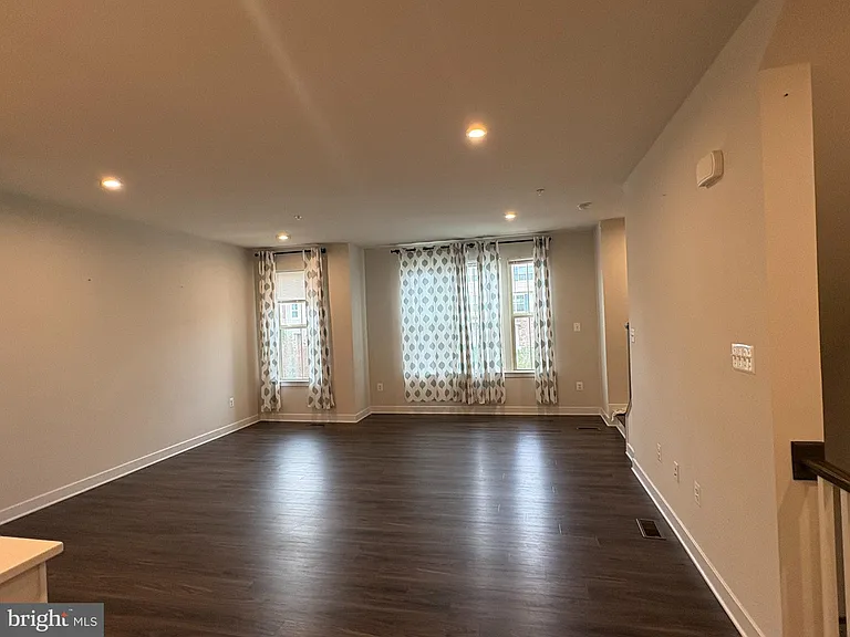 8711 Shady Pines Dr — Photo 4
