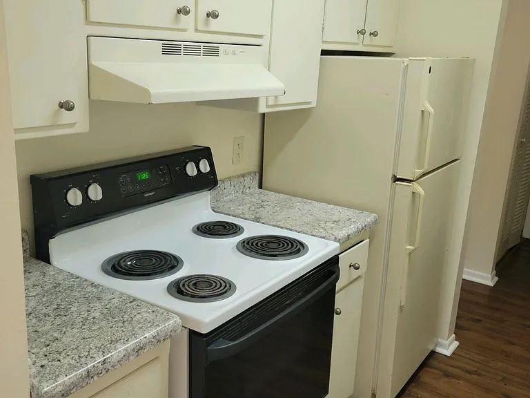 2122 Allen Blvd #28 — Photo 3
