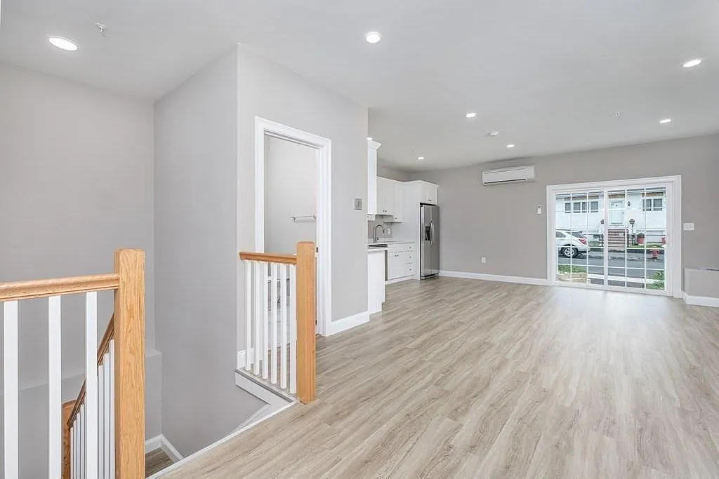 242 Mountain Ave — Photo 3