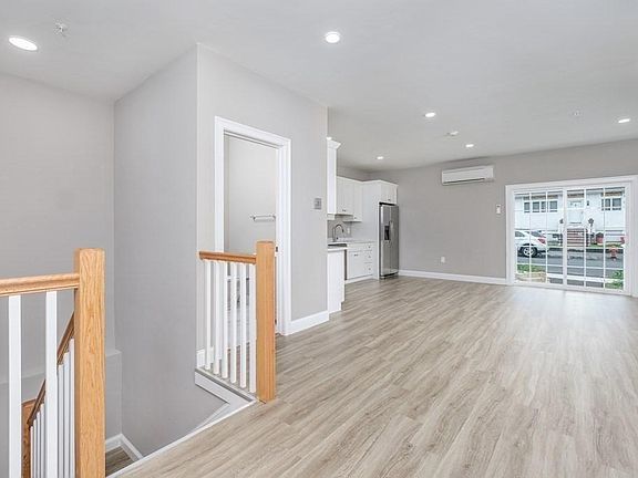 5th image of 242 Mountain Ave APT 1