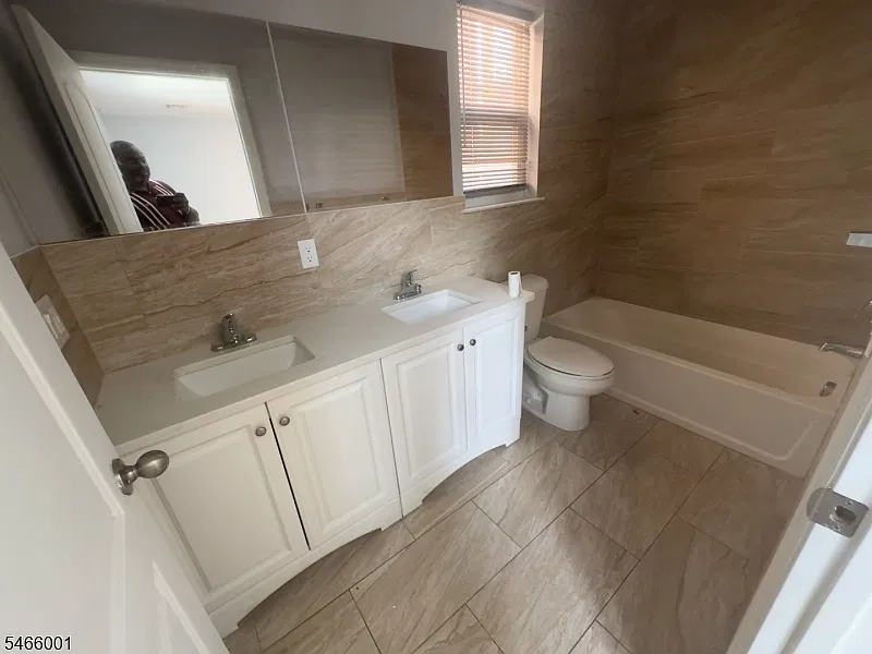 3 bed, 2.0 bath, $2,700 — Photo 1