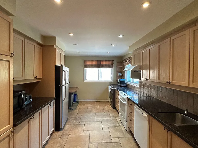 23 Pineway Blvd #MAIN FLOOR — Photo 23