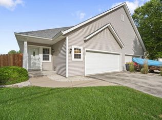 1606 Big Bend Rd, Waukesha, WI 53189
