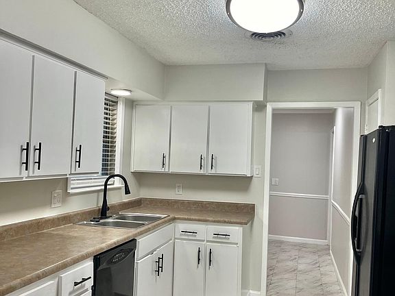 4th image of 3605 Bahamas Dr