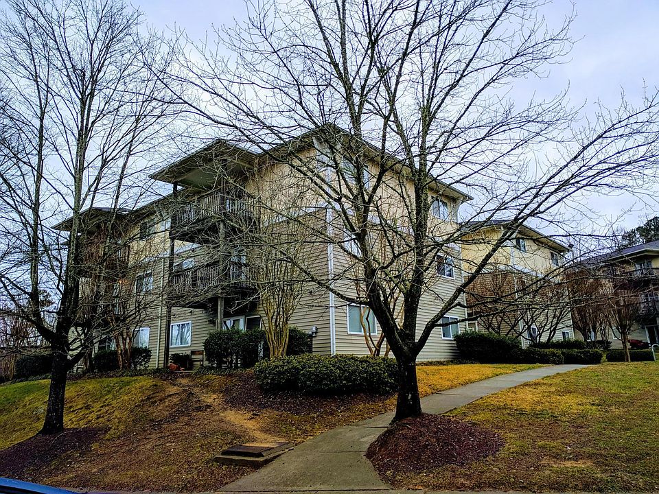 Picture of the "C" Building, where the apartment is