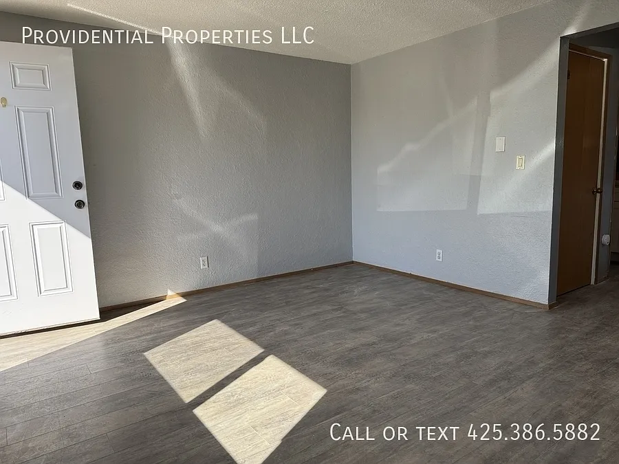 Building Photo - 1122 Lafayette St S #4
