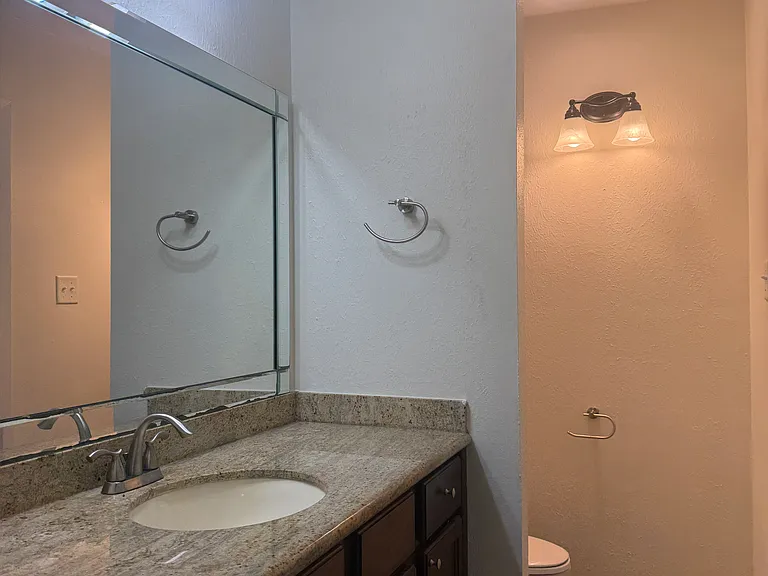2110 Lee St #A — Photo 7