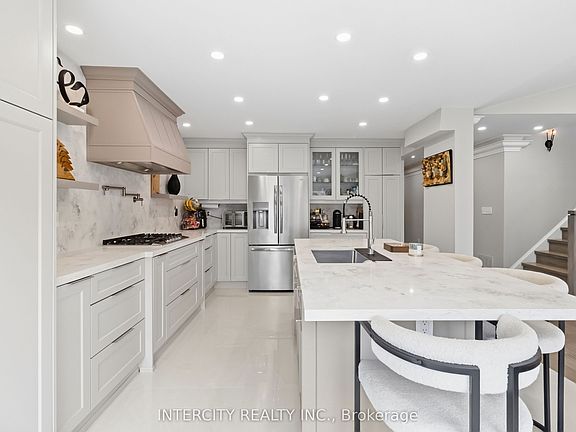 5th image of 700 Trudeau Dr