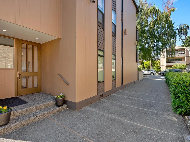 6534 4th Ave NE #102 — Photo 12