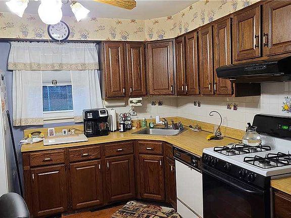 4th image of 1705 N Thompson Dr