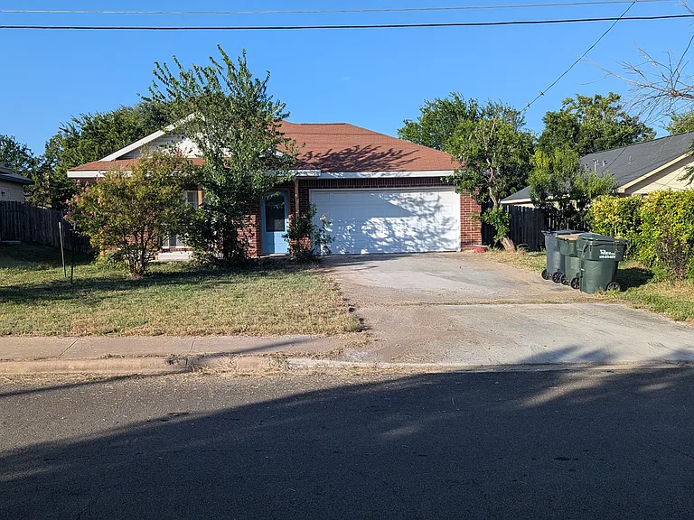 116 Bellair Dr — Photo 32