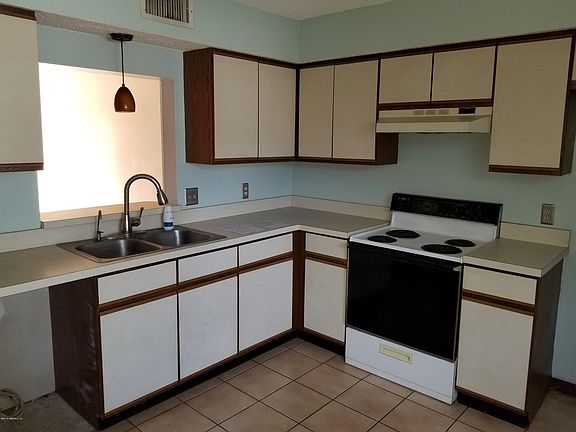 3rd image of 12044 Cobblewood Ln N