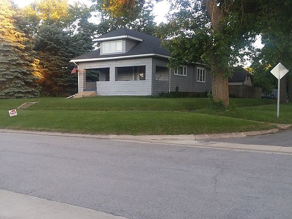 2nd image of 301 Glad St