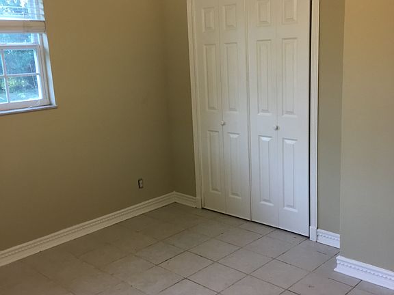 3rd image of 2634 Kershaw Dr W