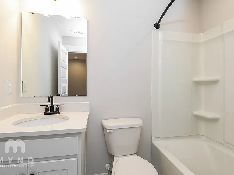 586 W End Dr — Photo 15