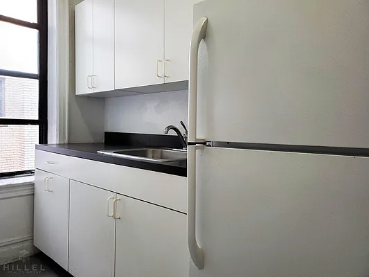 Rented by Hillel Realty Group | media 6