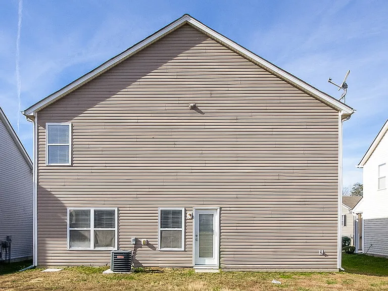 1733 Larne Cir — Photo 17