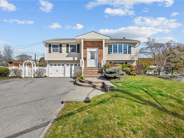 47 Duck Lane, West Islip, NY 11795