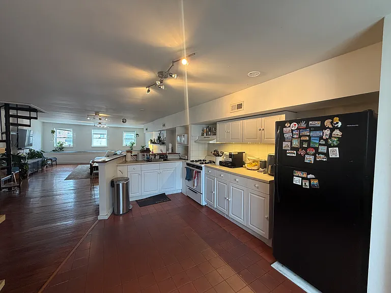 716 N 3rd St #3R — Photo 3
