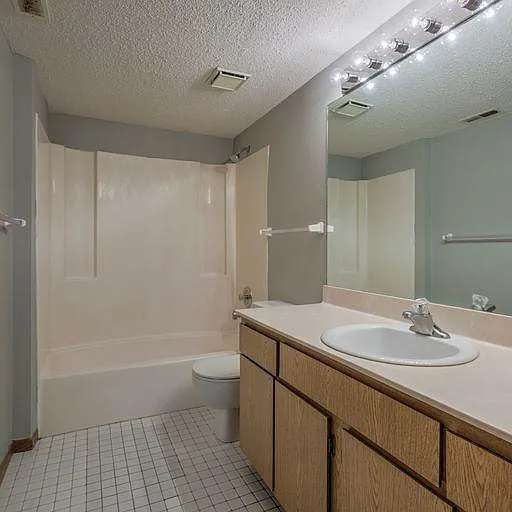 10827 Blondo St — Photo 3