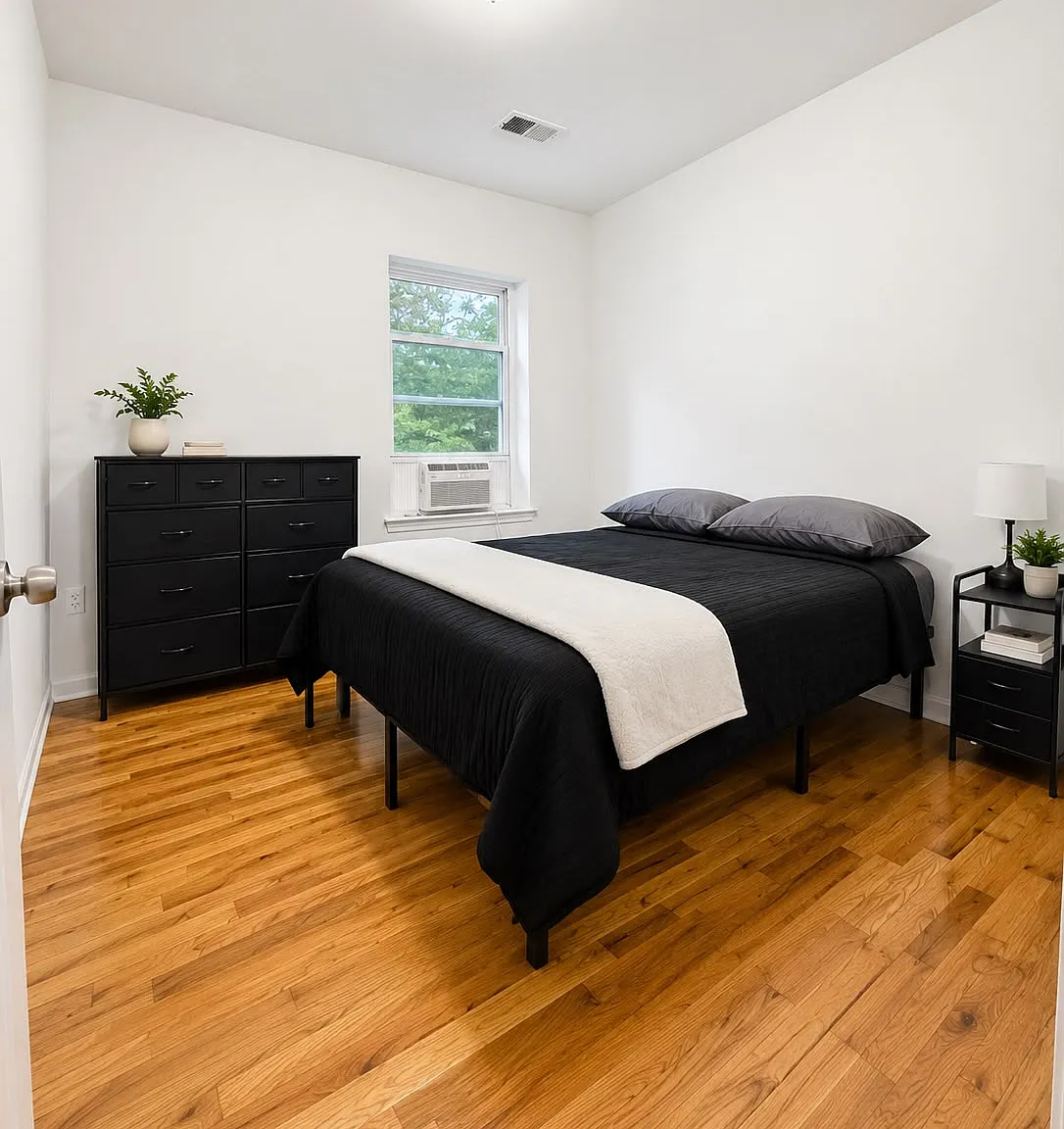 3 bed, $2,000 — Photo 2