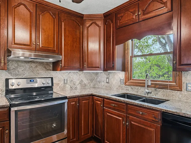 1721 Plank Dr — Photo 9