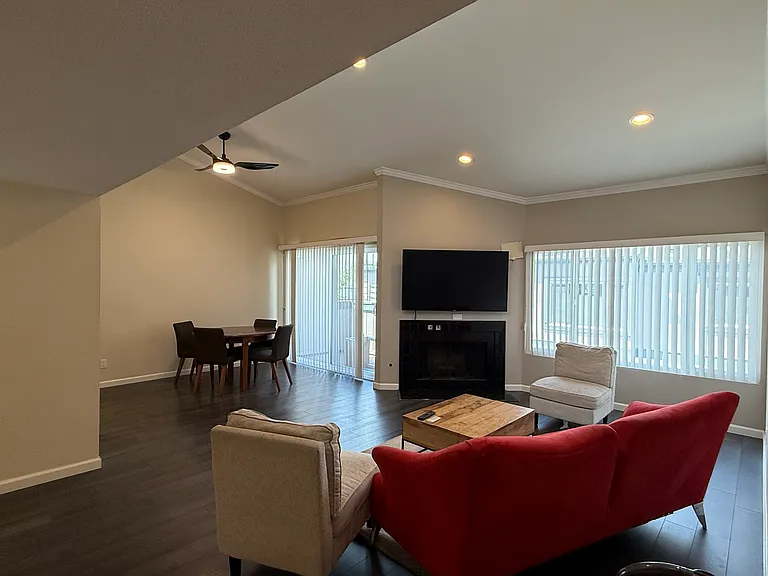 1122 Cleghorn Dr #E — Photo 4