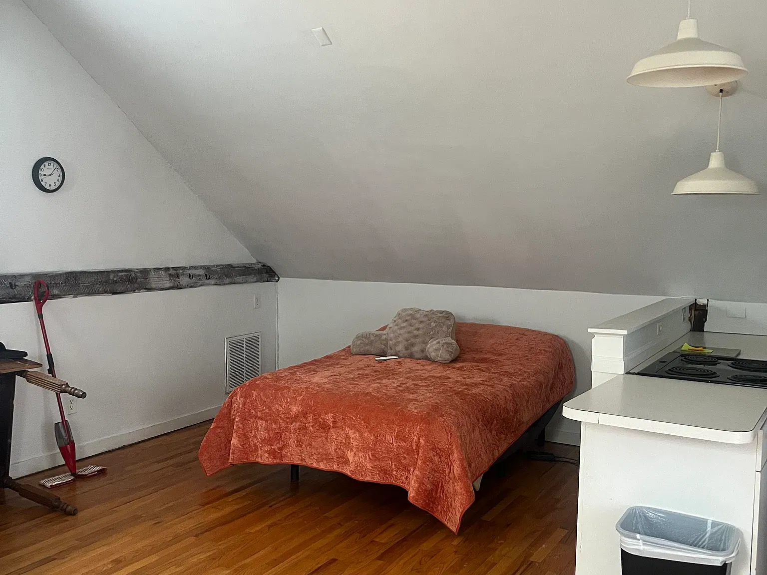 Studio, $1,300 — Photo 3