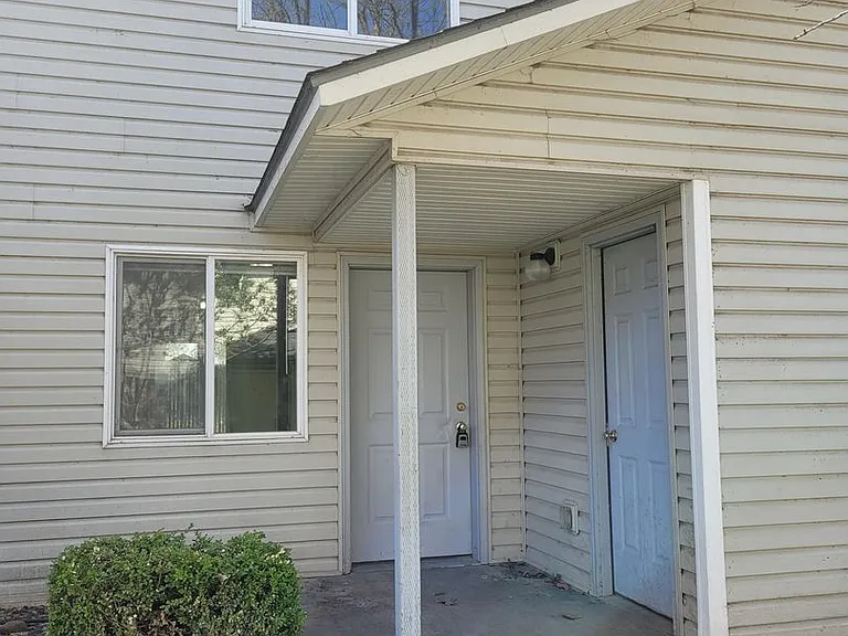 1830 W Crouse St — Photo 1