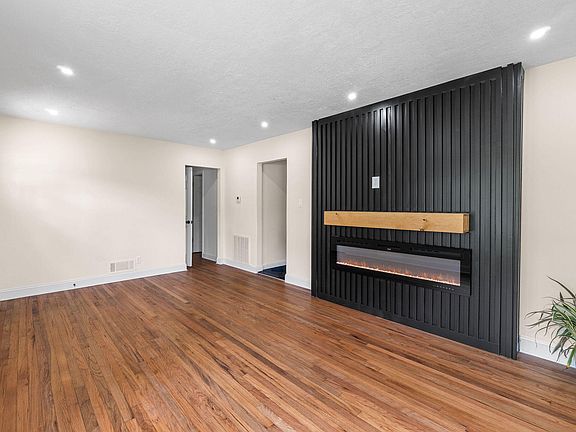 5th image of 2843 Cornelia Road