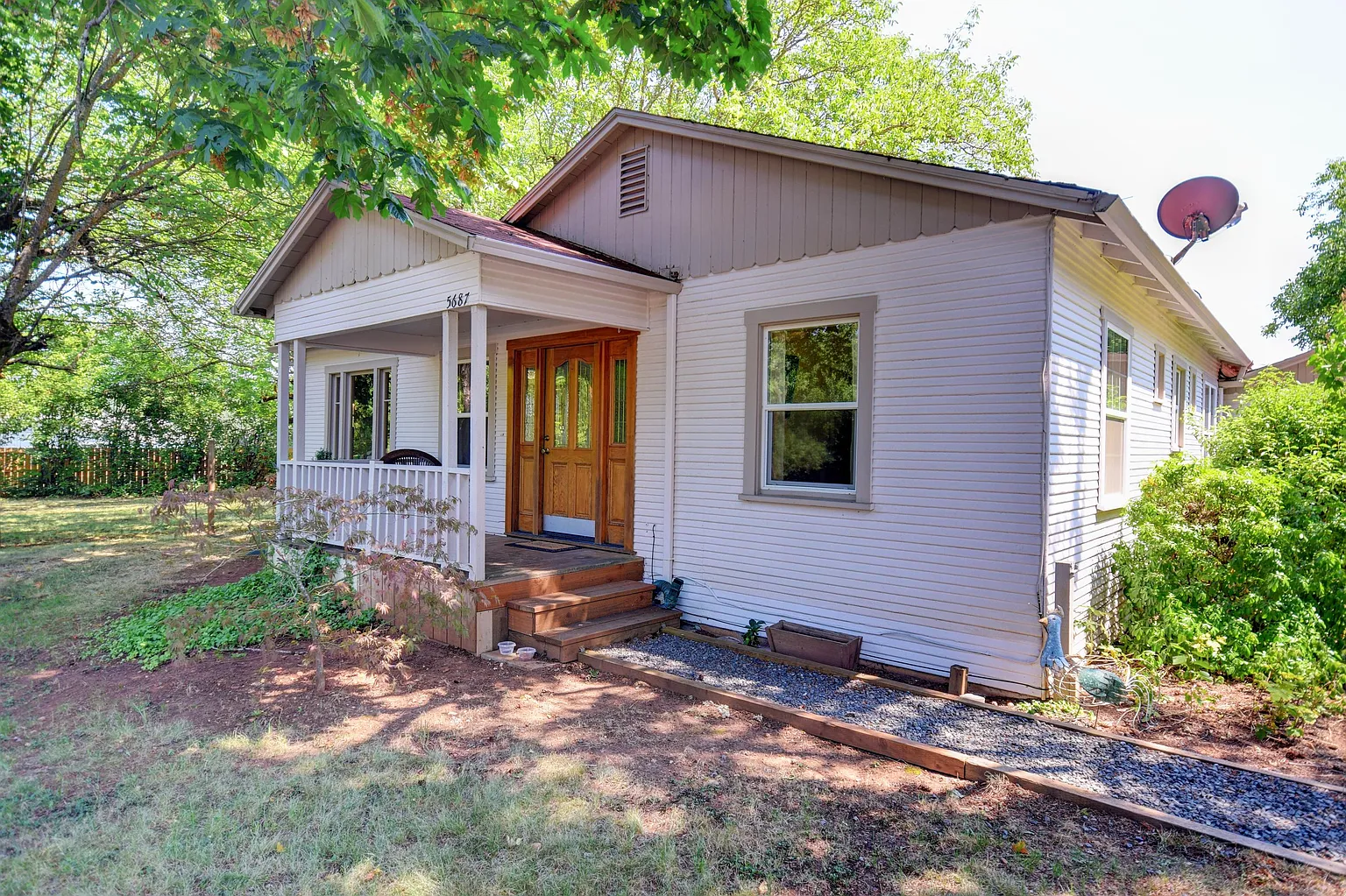 5687 Redwood Ave photo 1