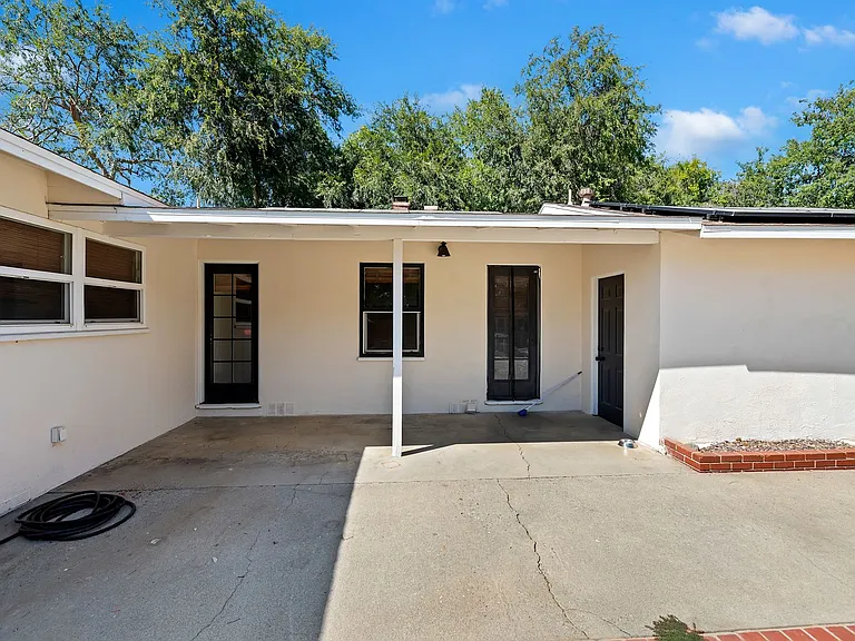 4570 Emerson St — Photo 36