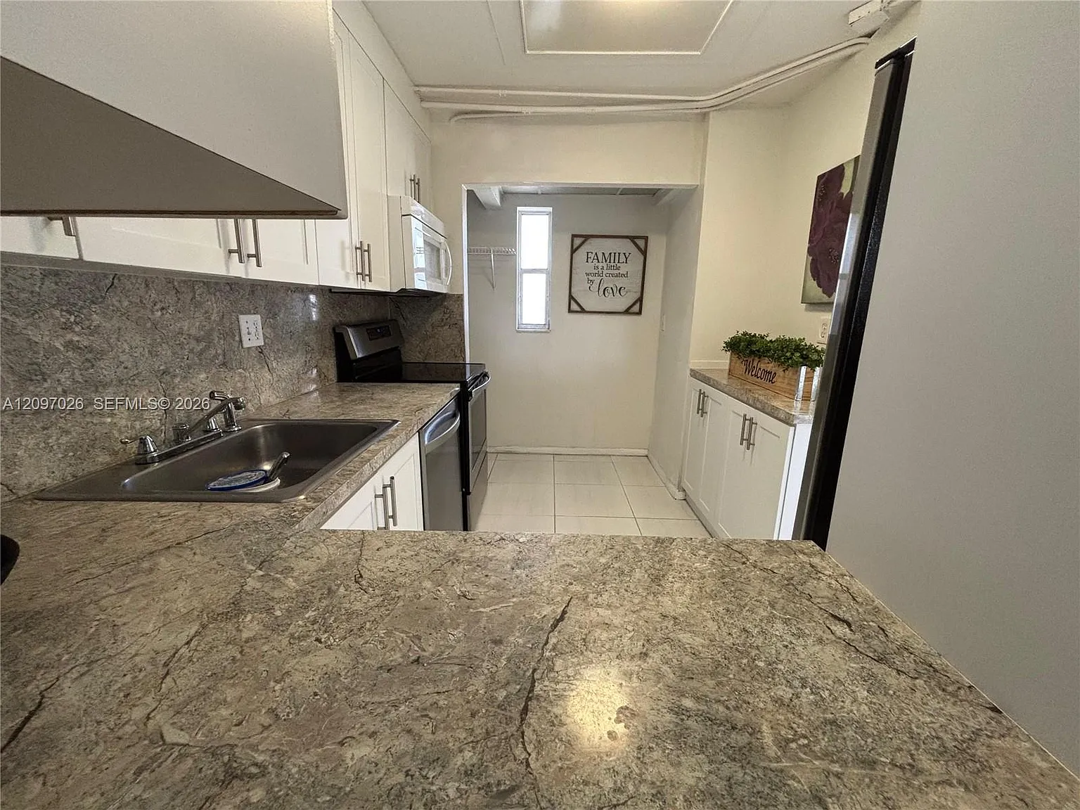 Versailles Gardens Condo — Photo 3