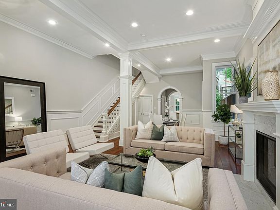 5th image of 2317 Delancey Pl
