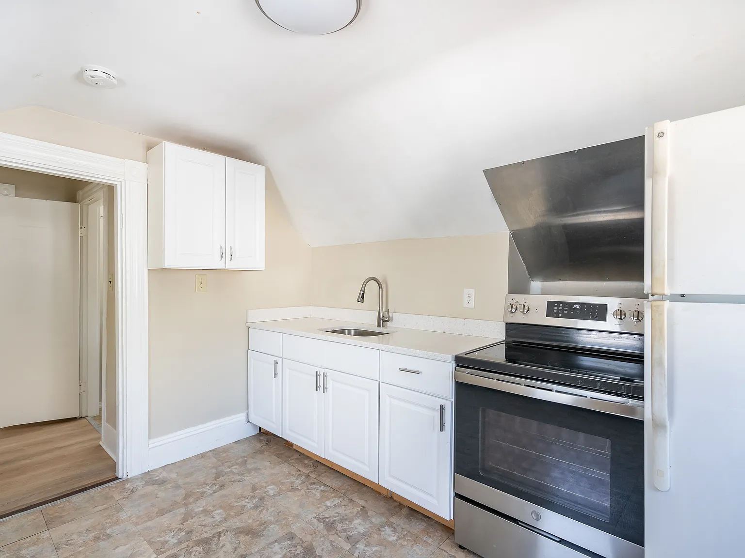 1 bed, 500 sqft, $1,900 — Photo 2