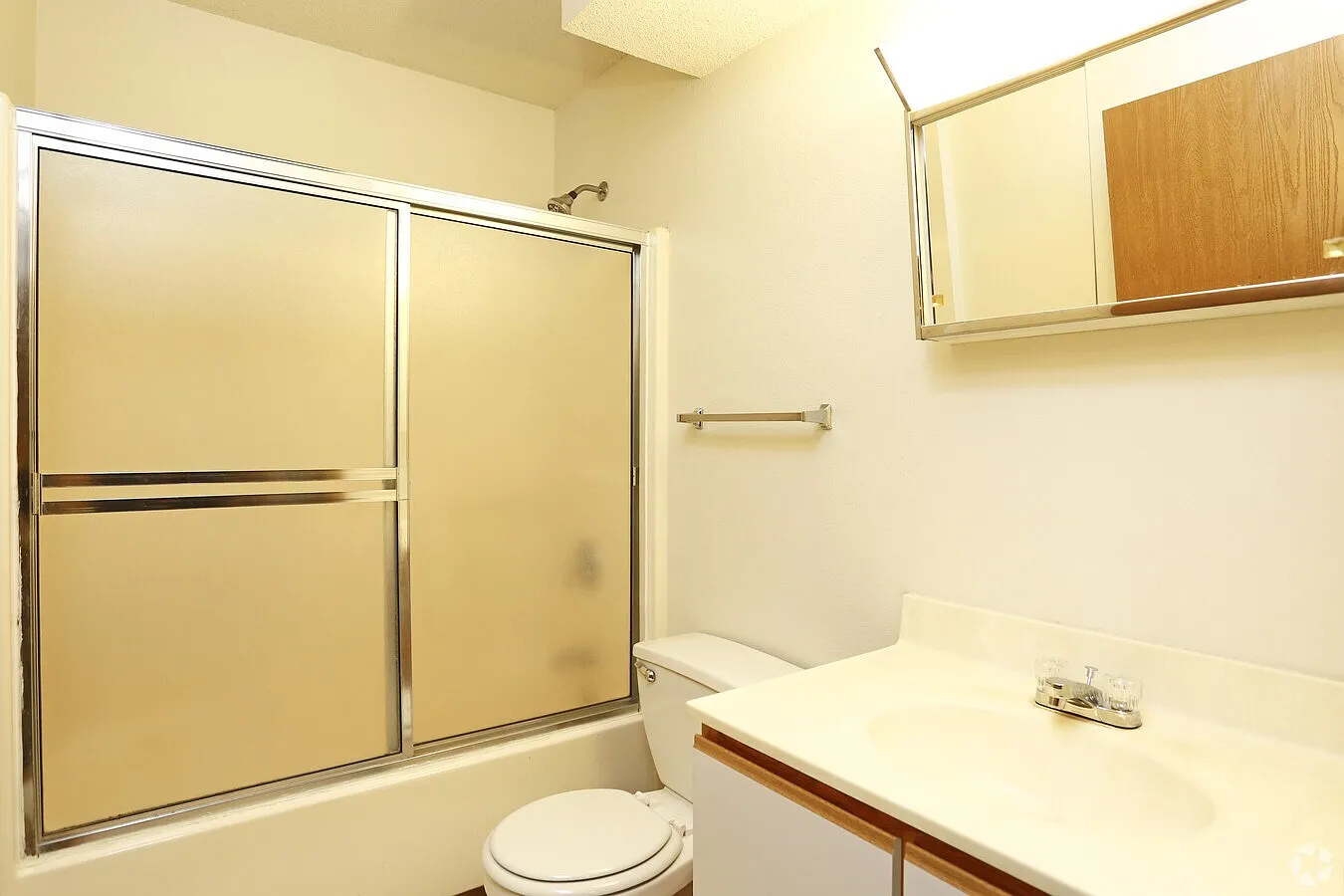 2 bed, 850 sqft, $1,100 — Photo 1