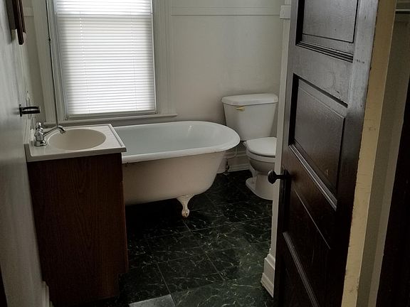 3rd image of 426 Mace St