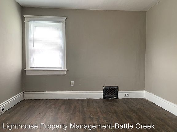 5th image of 29 E Kingman Ave #2