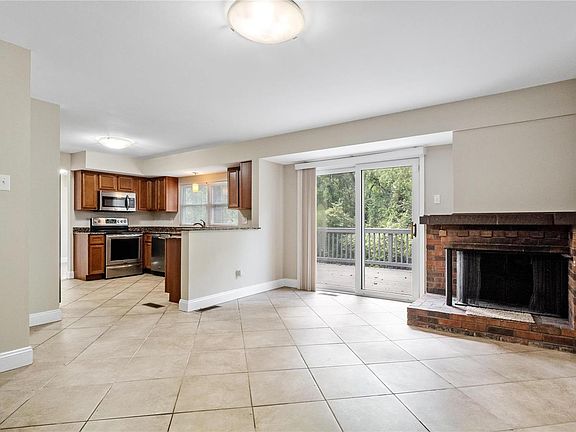 4th image of 6860 Parc Charlene Dr