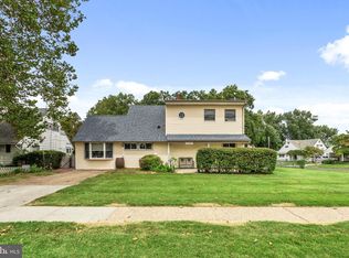 131 Everturn Ln, Levittown, PA 19054