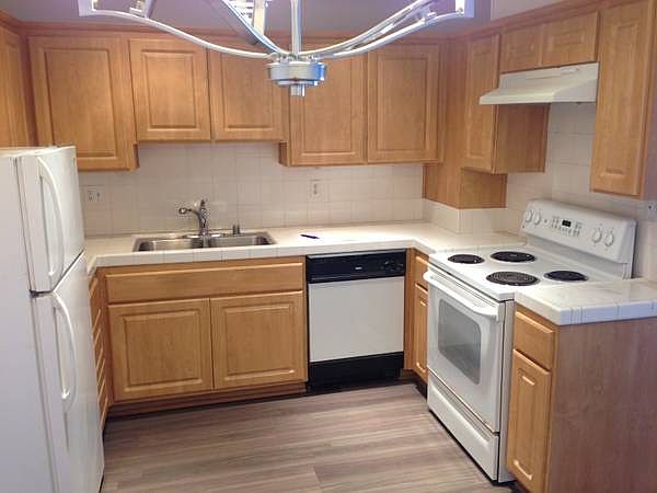 Kitchen w/ continuous floors