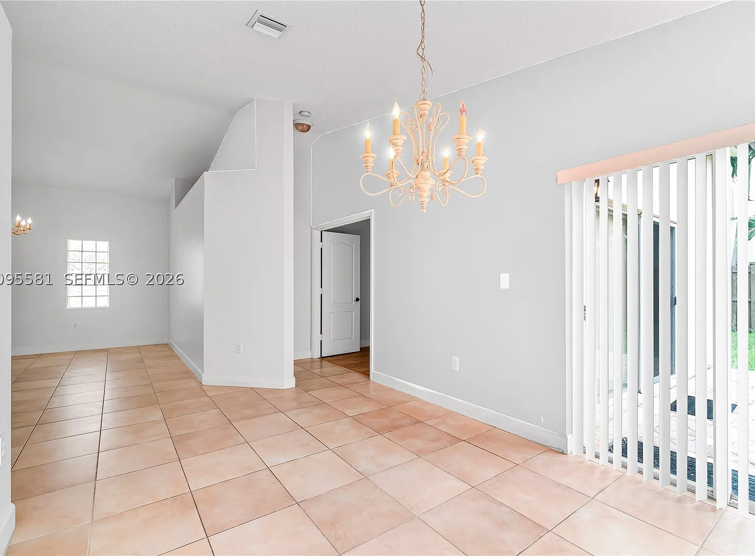 3 bed, 2.0 bath, 1521 sqft, $3,900 — Photo 4