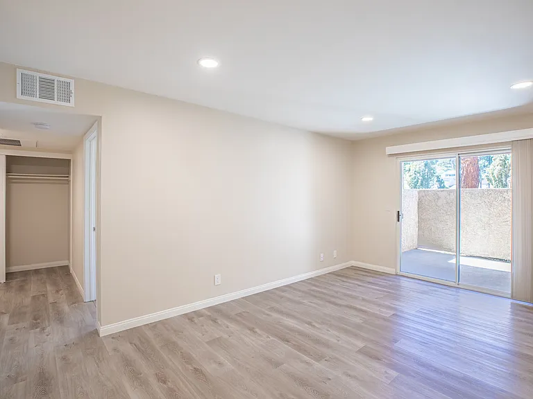 Wintercrest Village Apartments — Photo 36