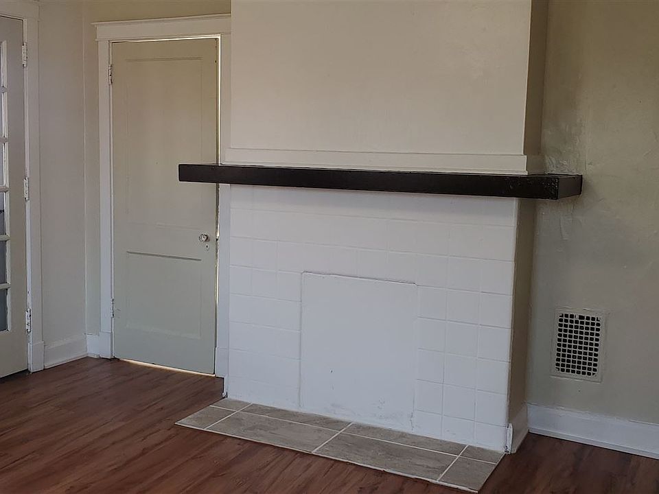 1165 Paulson Living Room