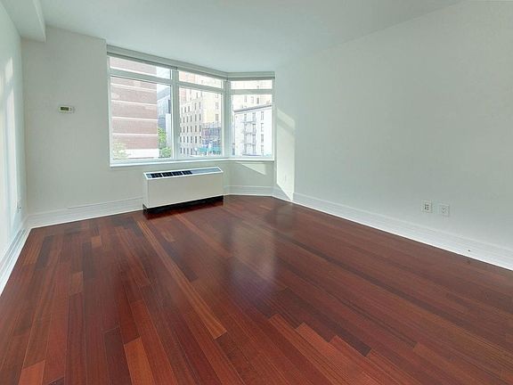 5th image of 300 E 55th St APT 3D