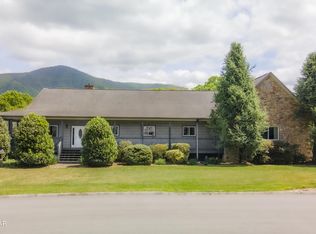 3938 Katy Hollar Rd, Sevierville, TN 37862