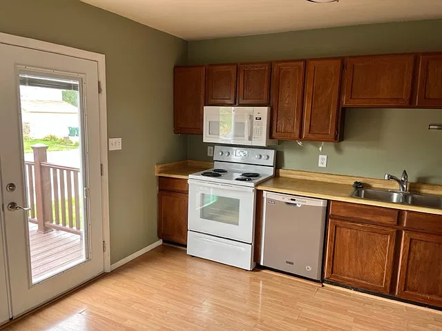 3 bed, 1572 sqft, $1,650 — Photo 3